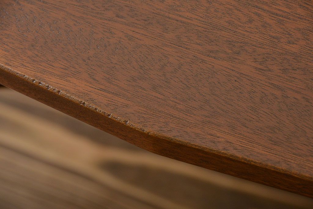 レトロ家具　アンティーク レトロなデザインのミッドセンチュリーセンターテーブル