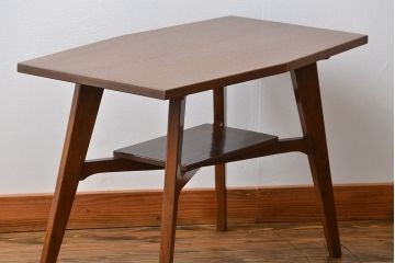 レトロ家具　アンティーク レトロなデザインのミッドセンチュリーセンターテーブル