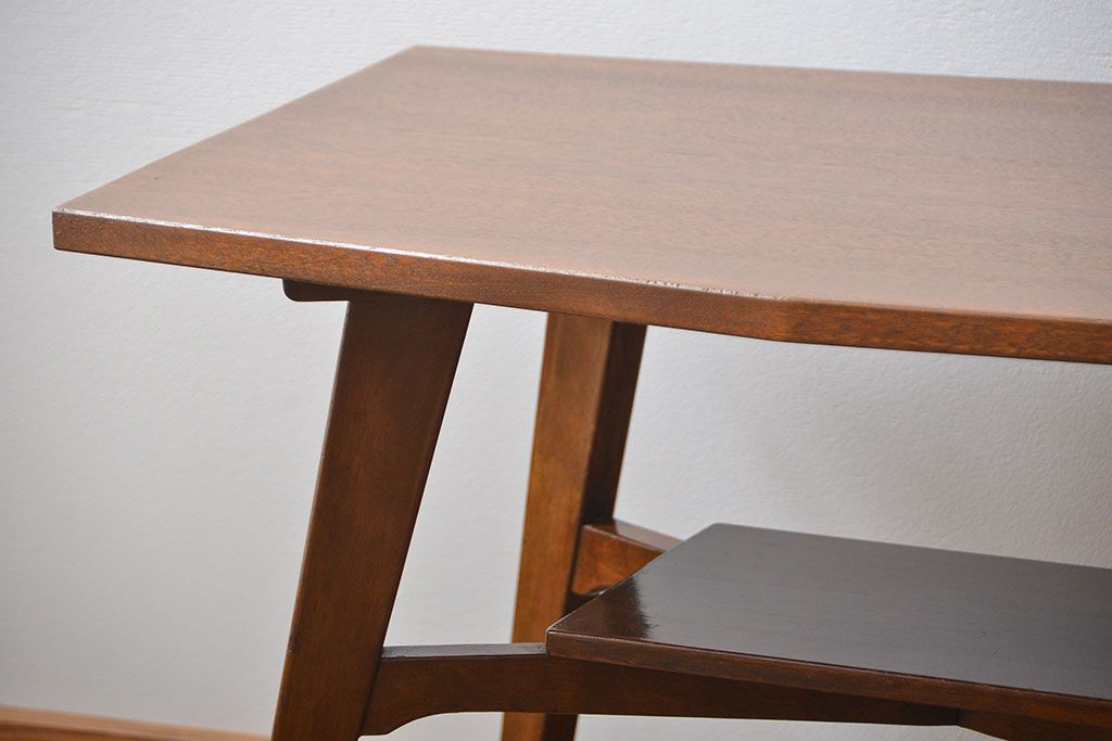 レトロ家具　アンティーク レトロなデザインのミッドセンチュリーセンターテーブル