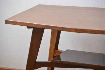 レトロ家具　アンティーク レトロなデザインのミッドセンチュリーセンターテーブル