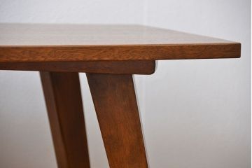 レトロ家具　アンティーク レトロなデザインのミッドセンチュリーセンターテーブル