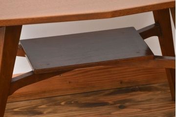 レトロ家具　アンティーク レトロなデザインのミッドセンチュリーセンターテーブル