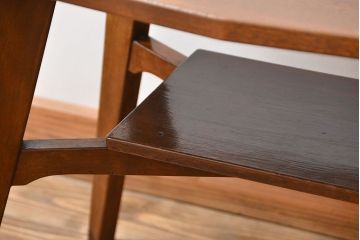 レトロ家具　アンティーク レトロなデザインのミッドセンチュリーセンターテーブル