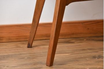 レトロ家具　アンティーク レトロなデザインのミッドセンチュリーセンターテーブル