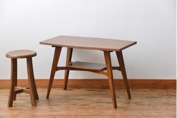 レトロ家具　アンティーク レトロなデザインのミッドセンチュリーセンターテーブル