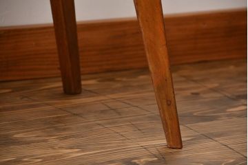 レトロ家具　アンティーク レトロなデザインのミッドセンチュリーセンターテーブル