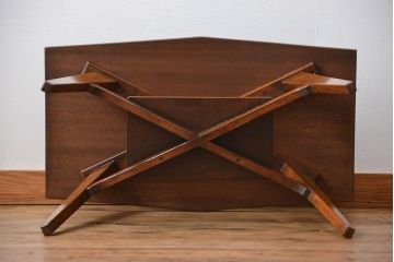 レトロ家具　アンティーク レトロなデザインのミッドセンチュリーセンターテーブル