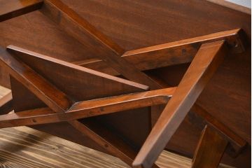 レトロ家具　アンティーク レトロなデザインのミッドセンチュリーセンターテーブル