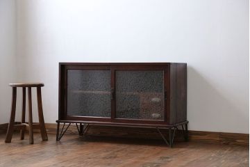 アンティーク家具　アンティーク 前面欅材の鉄脚付きローボード(収納棚、テレビボード)