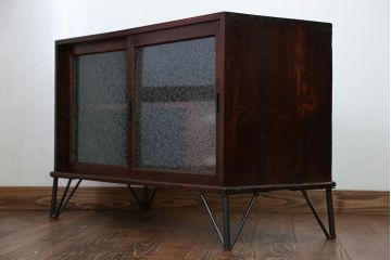 アンティーク家具　アンティーク 前面欅材の鉄脚付きローボード(収納棚、テレビボード)