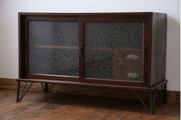 アンティーク家具　アンティーク 前面欅材の鉄脚付きローボード(収納棚、テレビボード)