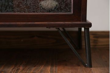 アンティーク家具　アンティーク 前面欅材の鉄脚付きローボード(収納棚、テレビボード)