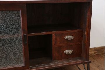 アンティーク家具　アンティーク 前面欅材の鉄脚付きローボード(収納棚、テレビボード)