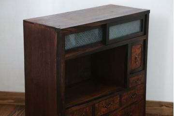 アンティーク家具　アンティーク 前面欅材と黒柿無垢材の小さな茶箪笥(茶棚、飾り棚)