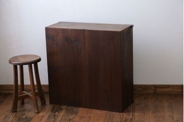 アンティーク家具　アンティーク 前面欅材と黒柿無垢材の小さな茶箪笥(茶棚、飾り棚)