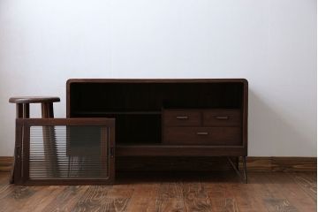 アンティーク家具　アンティーク 鉄脚付きのモールガラスローボード(収納棚)