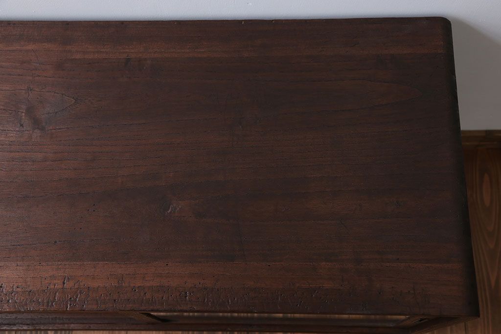 アンティーク家具　アンティーク 鉄脚付きのモールガラスローボード(収納棚)