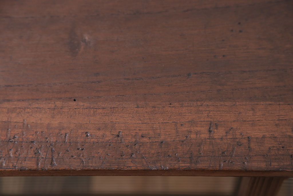 アンティーク家具　アンティーク 鉄脚付きのモールガラスローボード(収納棚)