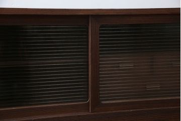 アンティーク家具　アンティーク 鉄脚付きのモールガラスローボード(収納棚)