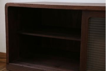 アンティーク家具　アンティーク 鉄脚付きのモールガラスローボード(収納棚)