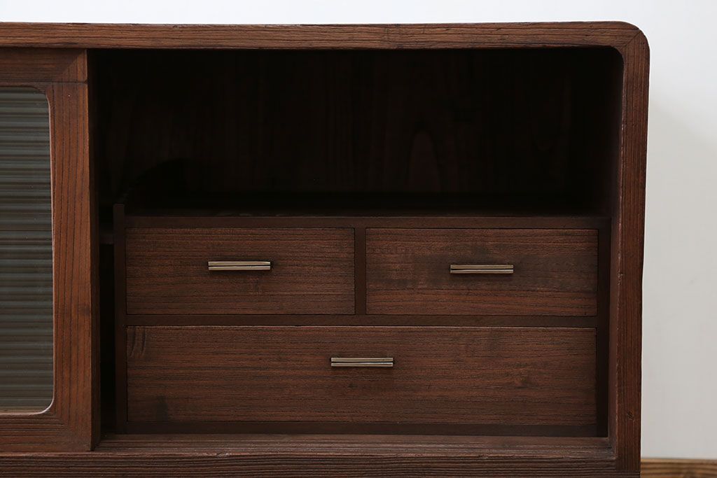 アンティーク家具　アンティーク 鉄脚付きのモールガラスローボード(収納棚)