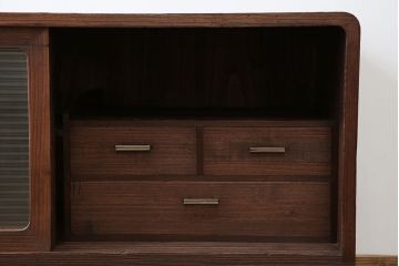 アンティーク家具　アンティーク 鉄脚付きのモールガラスローボード(収納棚)