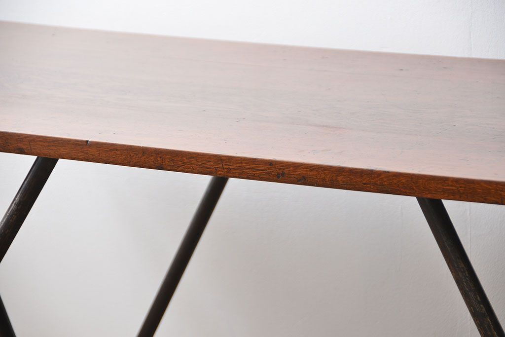 アンティーク家具　アンティーク 天板ナラ材の大きな鉄脚作業台(テーブル、机)