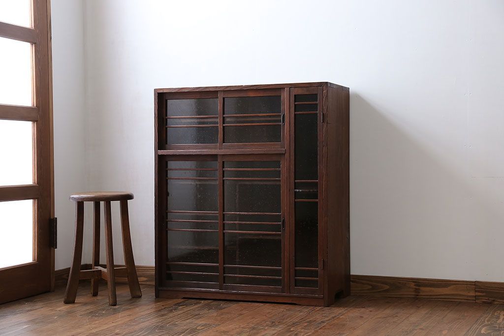 レトロ家具　昭和レトロ 古い木の気泡ガラス収納棚(戸棚、食器棚、下駄箱)