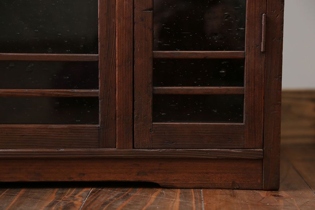 レトロ家具　昭和レトロ 古い木の気泡ガラス収納棚(戸棚、食器棚、下駄箱)