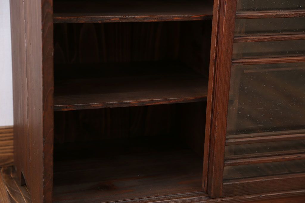 レトロ家具　昭和レトロ 古い木の気泡ガラス収納棚(戸棚、食器棚、下駄箱)