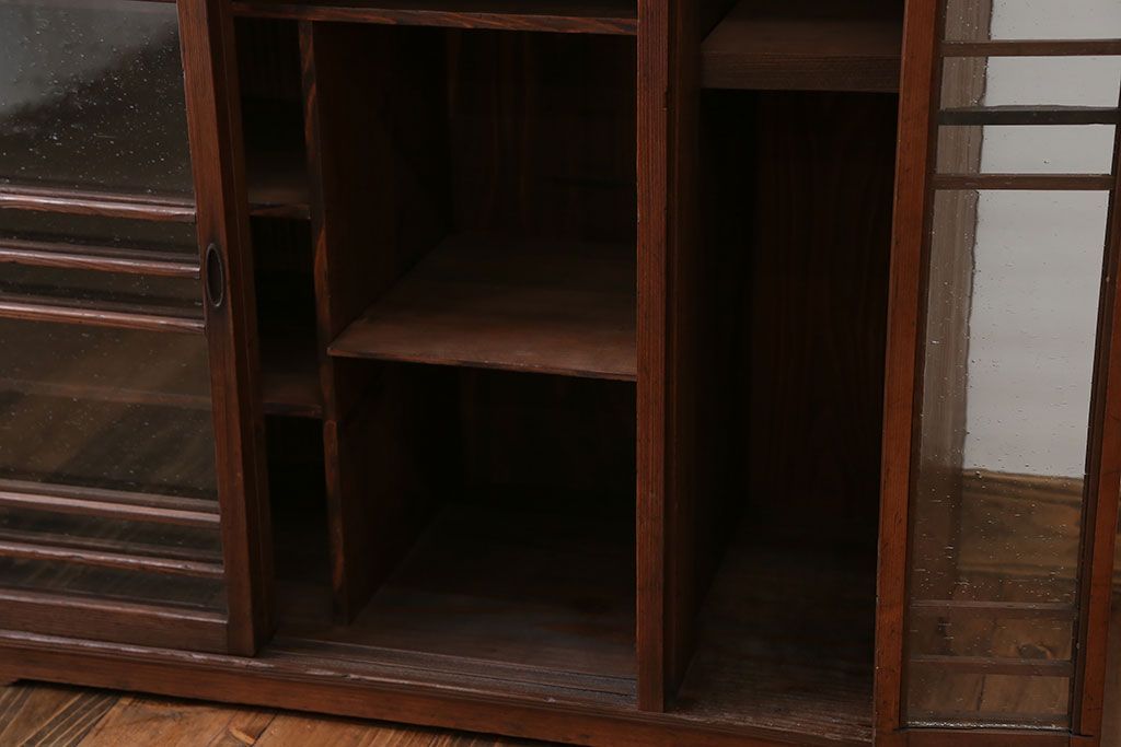 レトロ家具　昭和レトロ 古い木の気泡ガラス収納棚(戸棚、食器棚、下駄箱)