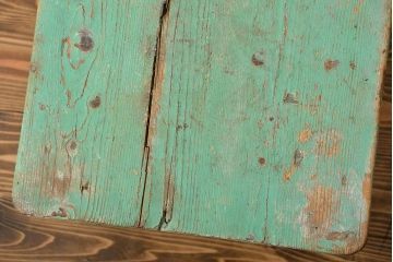 アンティーク雑貨　イギリスアンティーク 古いペイントの角スツール(椅子、イス)