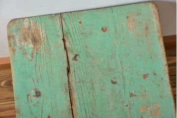 アンティーク雑貨　イギリスアンティーク 古いペイントの角スツール(椅子、イス)