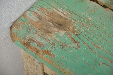 アンティーク雑貨　イギリスアンティーク 古いペイントの角スツール(椅子、イス)