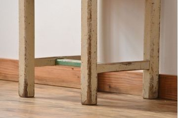 アンティーク雑貨　イギリスアンティーク 古いペイントの角スツール(椅子、イス)