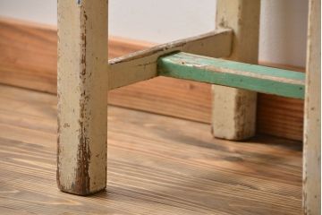 アンティーク雑貨　イギリスアンティーク 古いペイントの角スツール(椅子、イス)