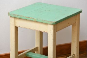 アンティーク家具　イギリスアンティーク 古いペイントのフタ付きスツール(椅子、イス、サイドテーブル)