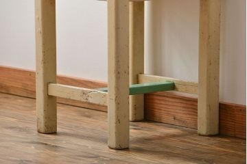 アンティーク家具　イギリスアンティーク 古いペイントのフタ付きスツール(椅子、イス、サイドテーブル)