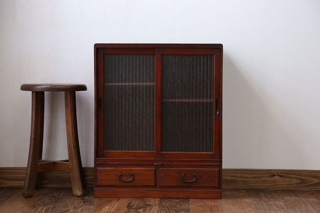 アンティーク家具　アンティーク 小さな格納テーブル付きの銀モールガラス収納棚(戸棚)