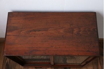 アンティーク家具　アンティーク 小さな格納テーブル付きの銀モールガラス収納棚(戸棚)