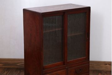 アンティーク家具　アンティーク 小さな格納テーブル付きの銀モールガラス収納棚(戸棚)