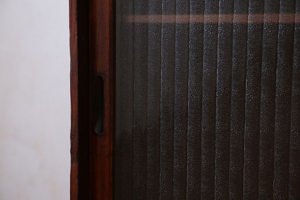 アンティーク家具　アンティーク 小さな格納テーブル付きの銀モールガラス収納棚(戸棚)