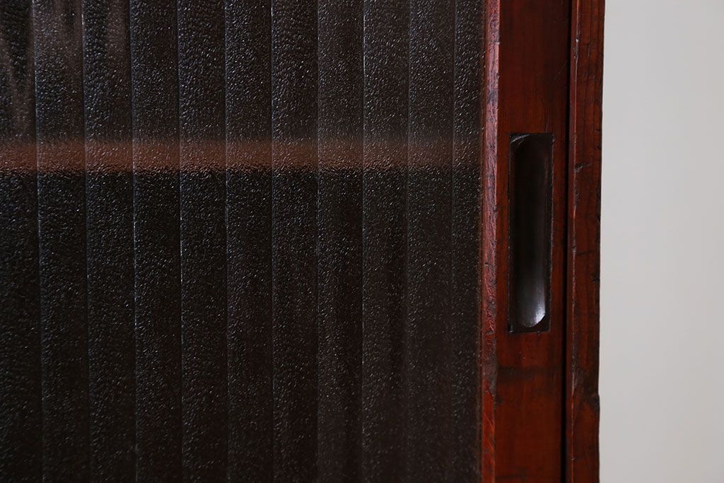 アンティーク家具　アンティーク 小さな格納テーブル付きの銀モールガラス収納棚(戸棚)