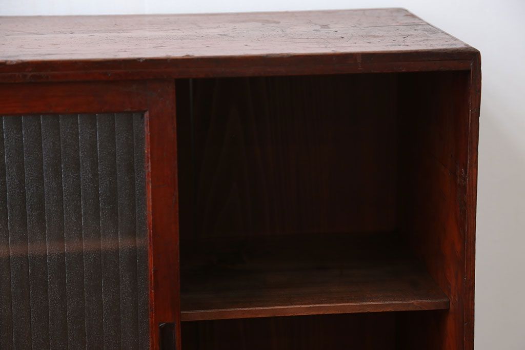 アンティーク家具　アンティーク 小さな格納テーブル付きの銀モールガラス収納棚(戸棚)