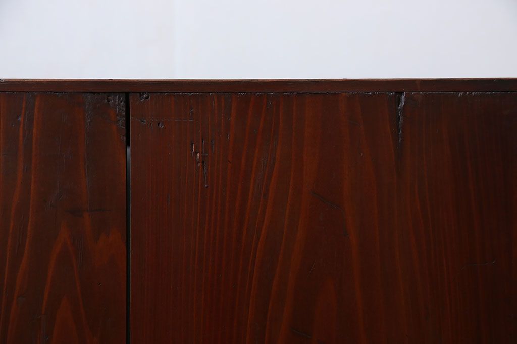 アンティーク家具　アンティーク 小さな格納テーブル付きの銀モールガラス収納棚(戸棚)