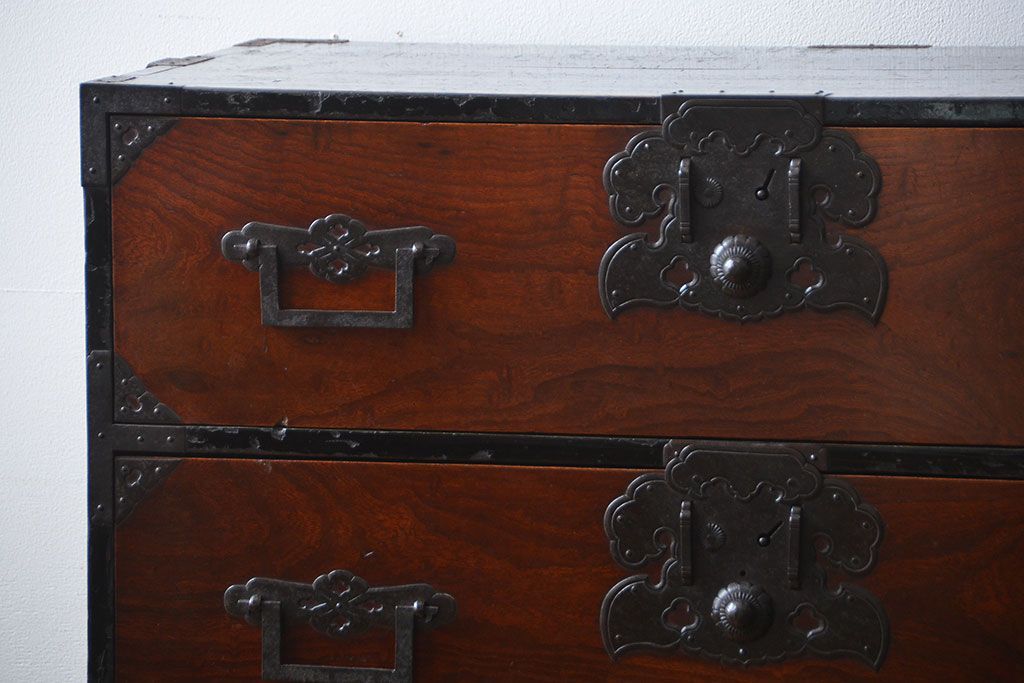 アンティーク家具　アンティーク 前面欅材!味わい深い角手庄内箪笥(時代箪笥)