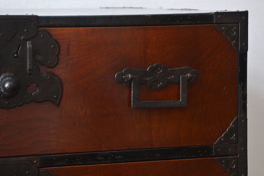 アンティーク家具　アンティーク 前面欅材!味わい深い角手庄内箪笥(時代箪笥)