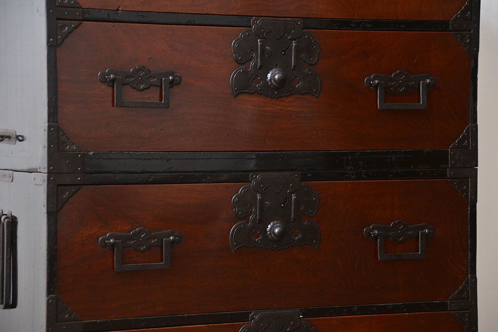 アンティーク家具　アンティーク 前面欅材!味わい深い角手庄内箪笥(時代箪笥)