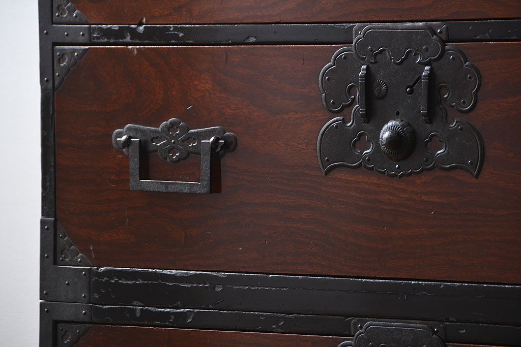 アンティーク家具　アンティーク 前面欅材!味わい深い角手庄内箪笥(時代箪笥)