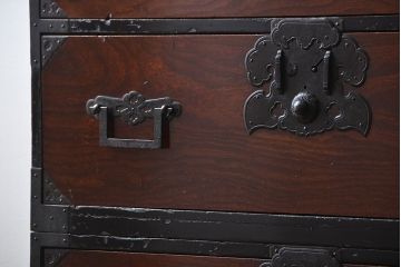 アンティーク家具　アンティーク 前面欅材!味わい深い角手庄内箪笥(時代箪笥)